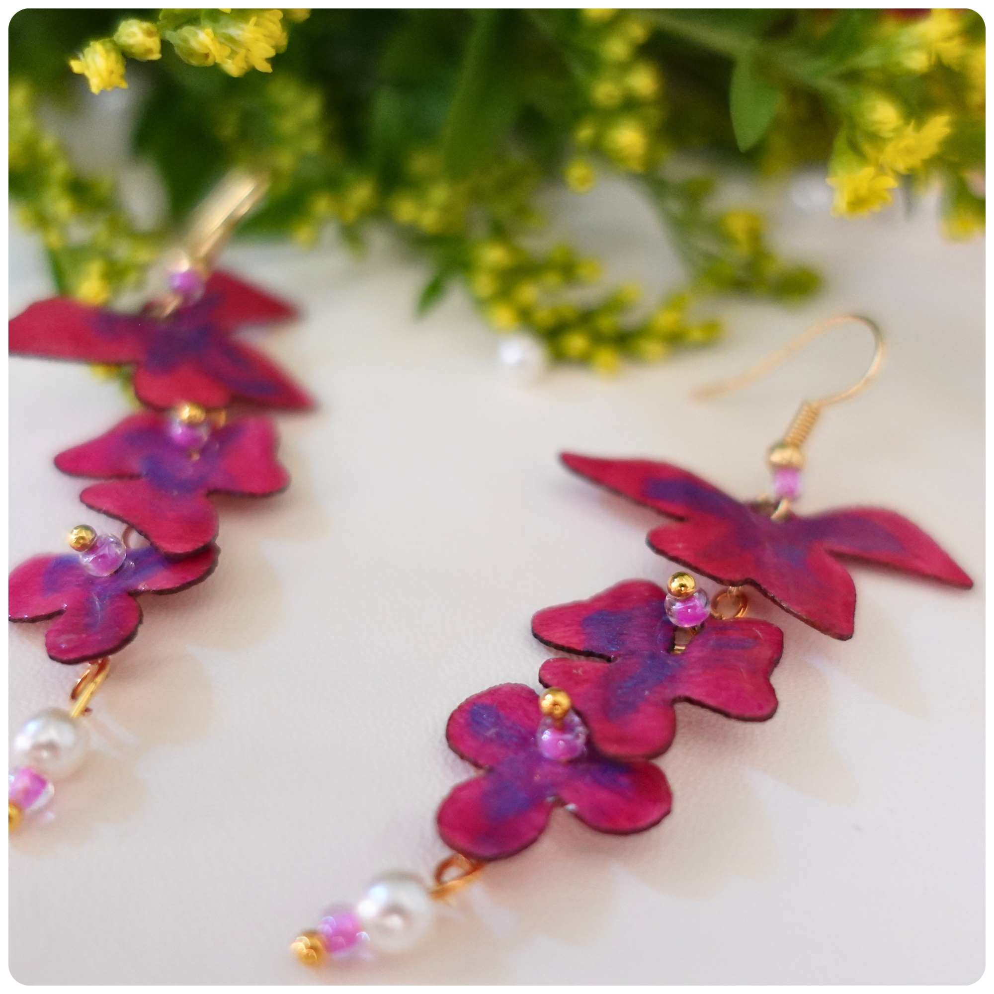 Boucles d'oreilles Orchidée en bois – Fleurs rose en cascade