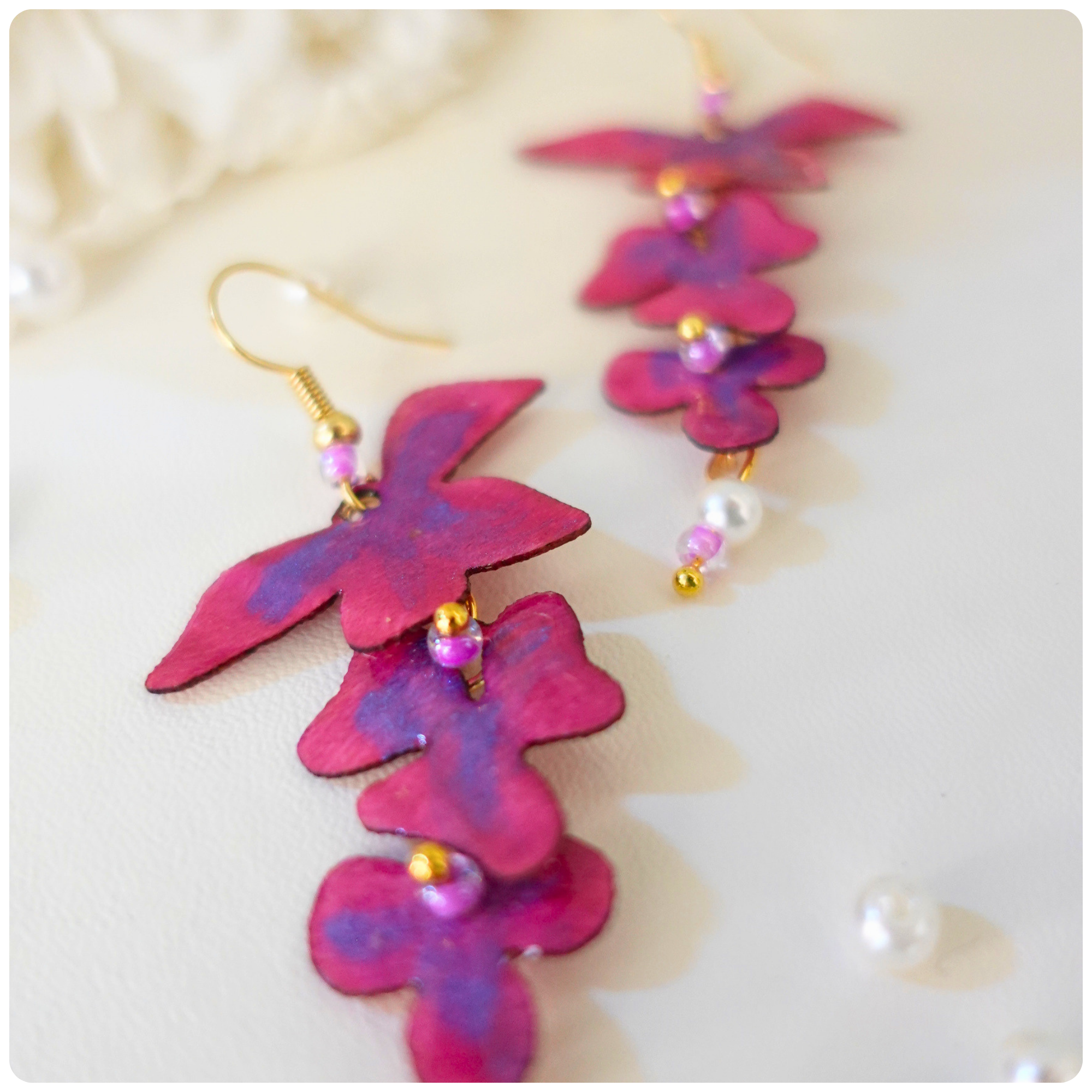 Boucles d'oreilles Orchidée en bois – Fleurs rose en cascade