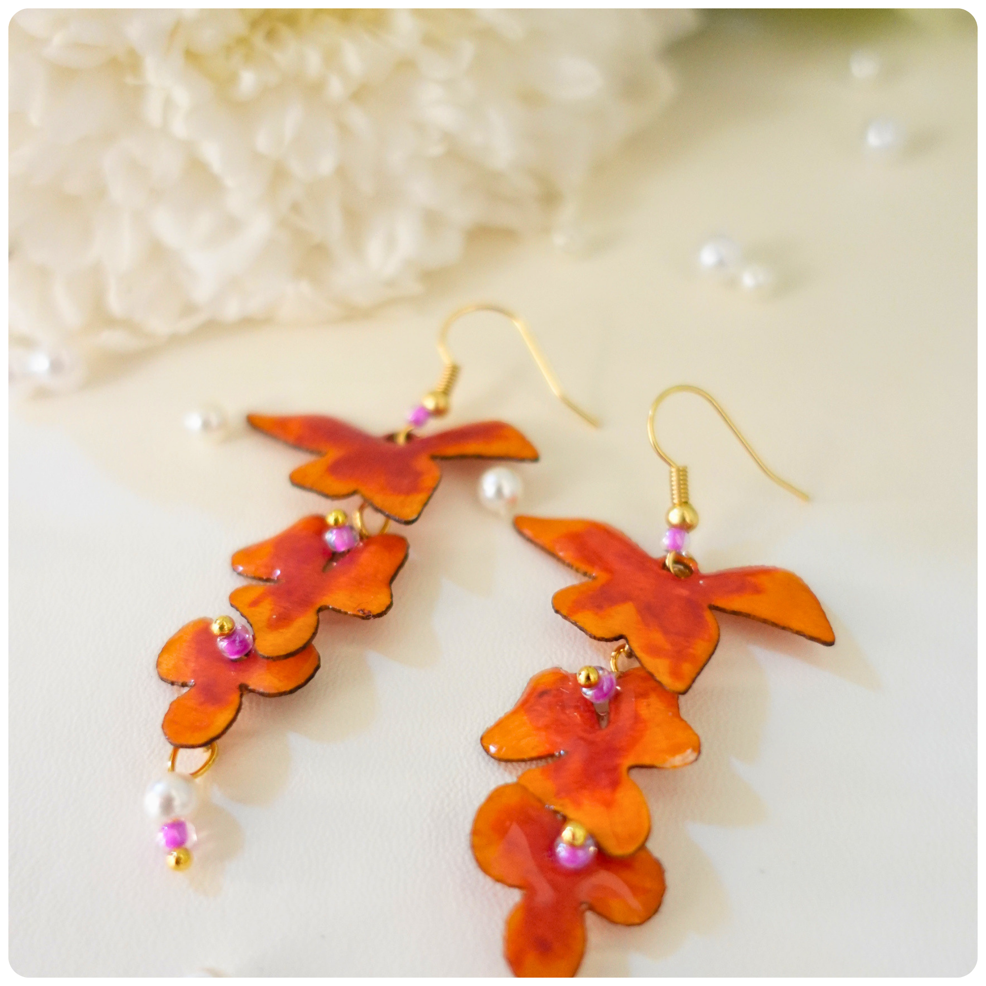 Boucles d'oreilles Orchidée en bois – Fleurs Orange en cascade