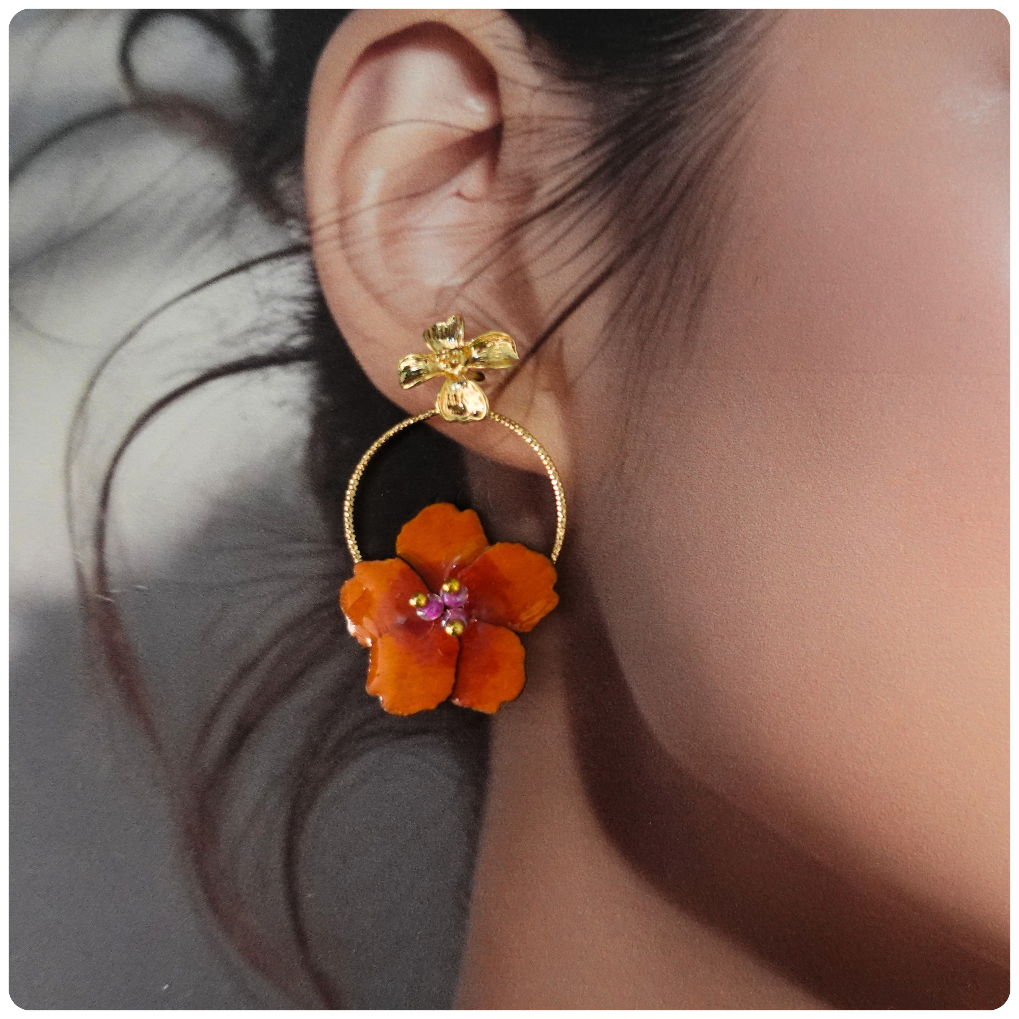 Boucles d'oreilles Sakura Orange sur anneau doré