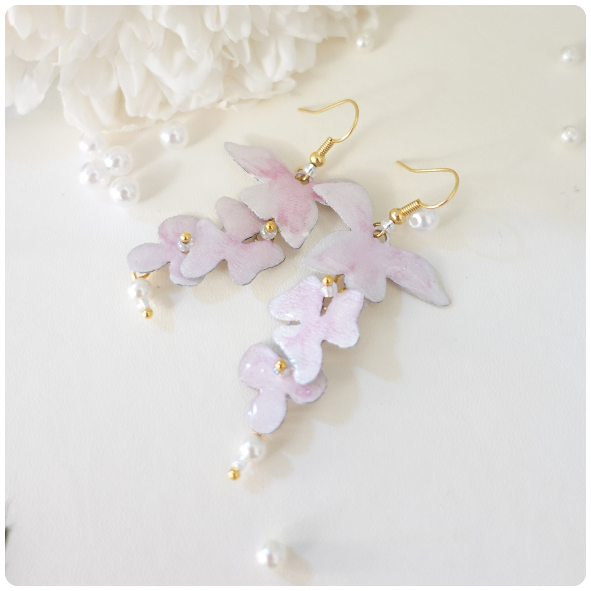 Boucles d'oreilles Orchidée en bois – Fleurs nacré rose en cascade