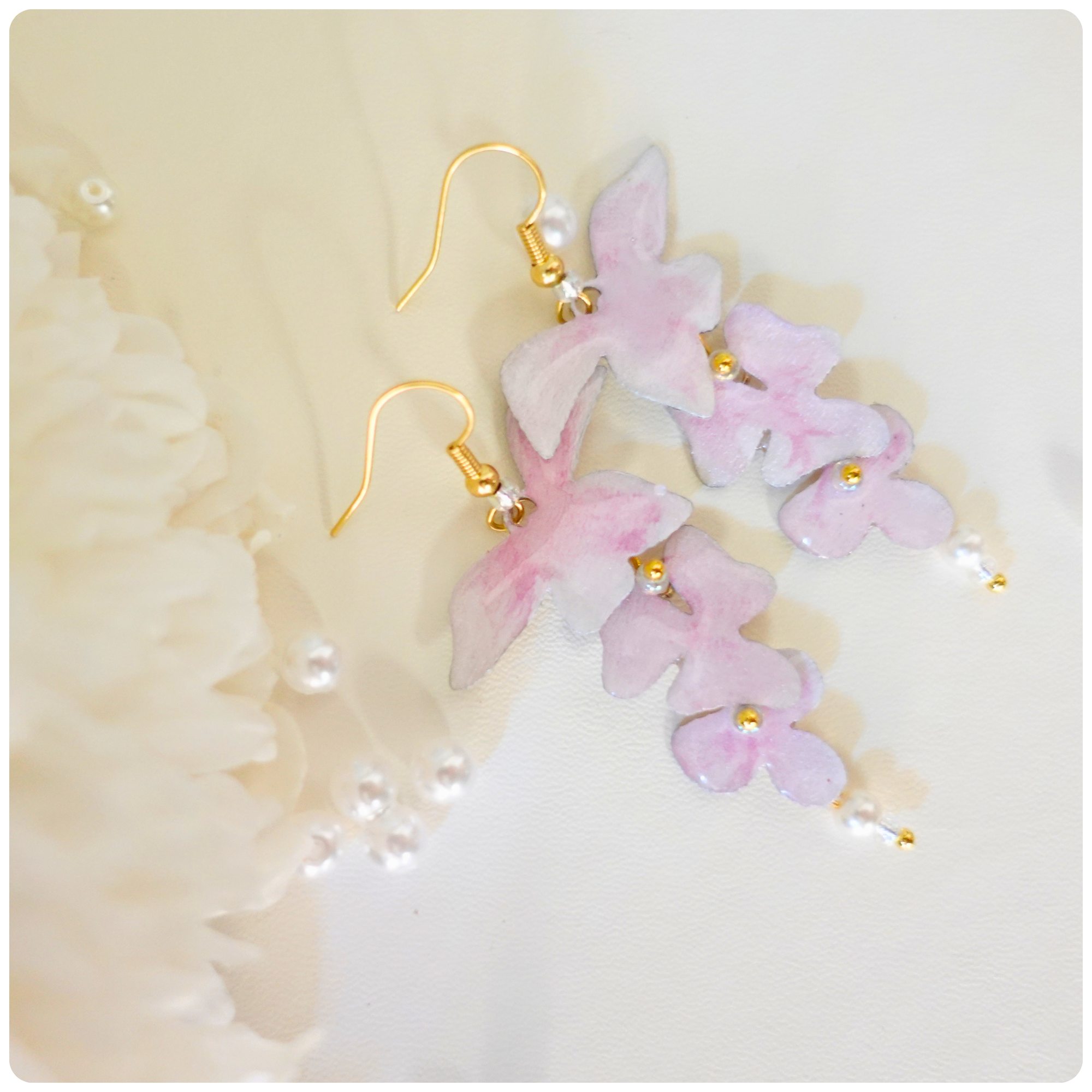 Boucles d'oreilles Orchidée en bois – Fleurs nacré rose en cascade