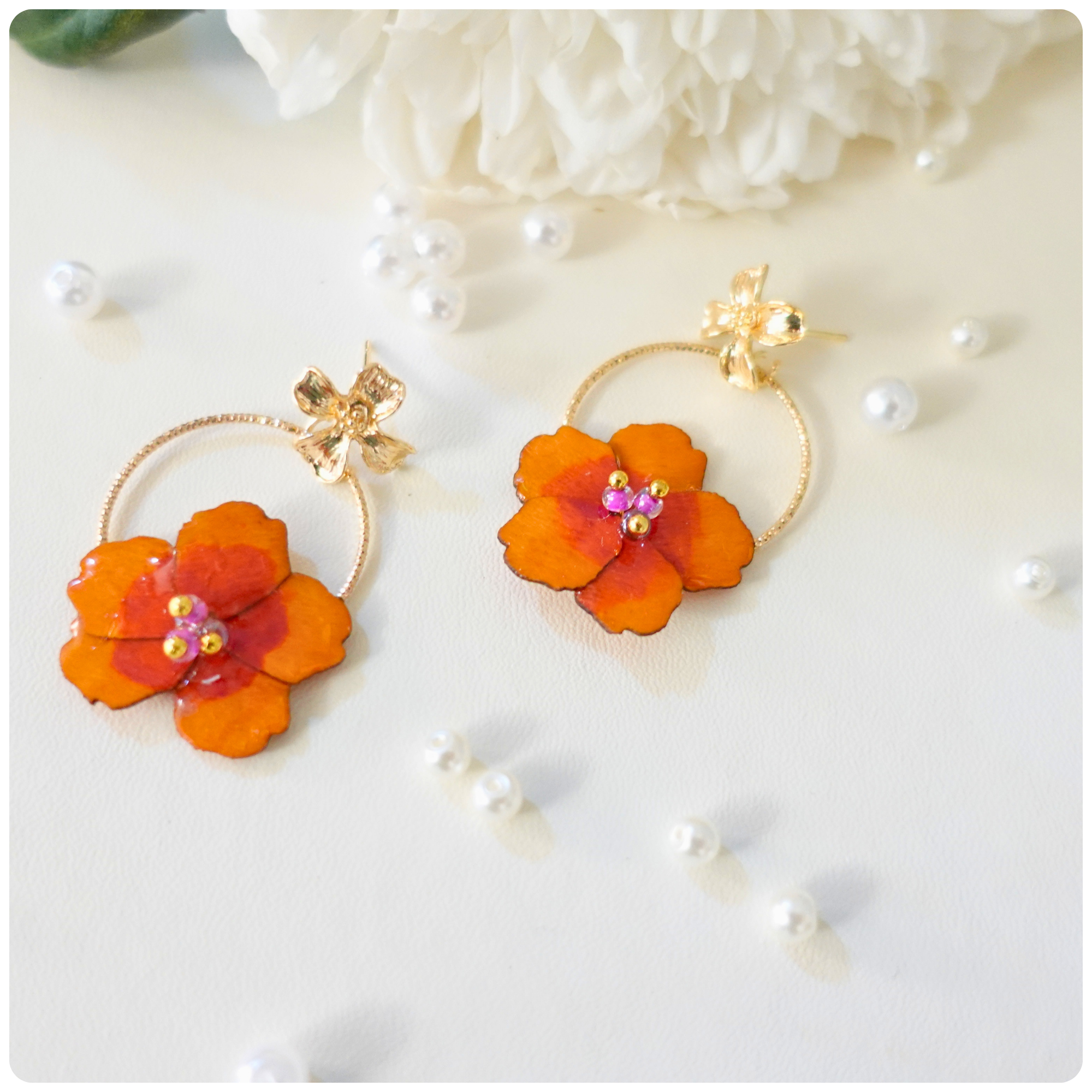 Boucles d'oreilles Sakura Orange sur anneau doré