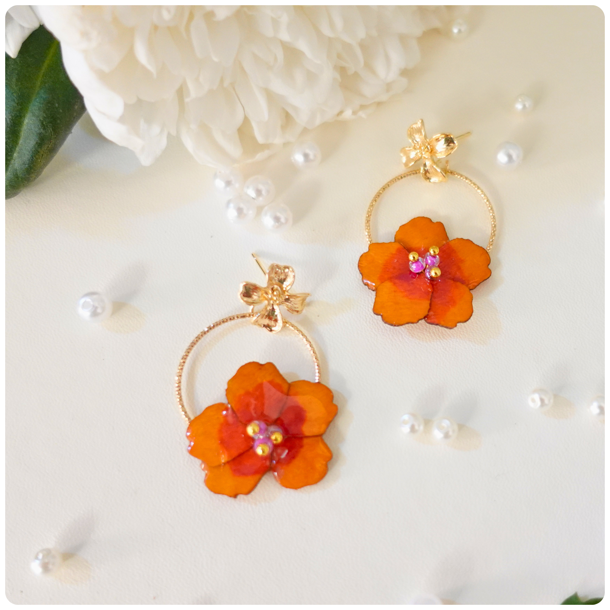 Boucles d'oreilles Sakura Orange sur anneau doré
