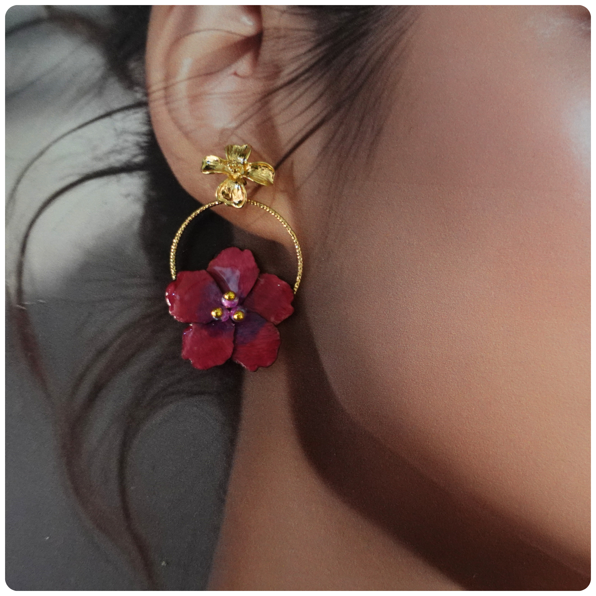 Boucles d'oreilles Sakura Rose sur anneau doré