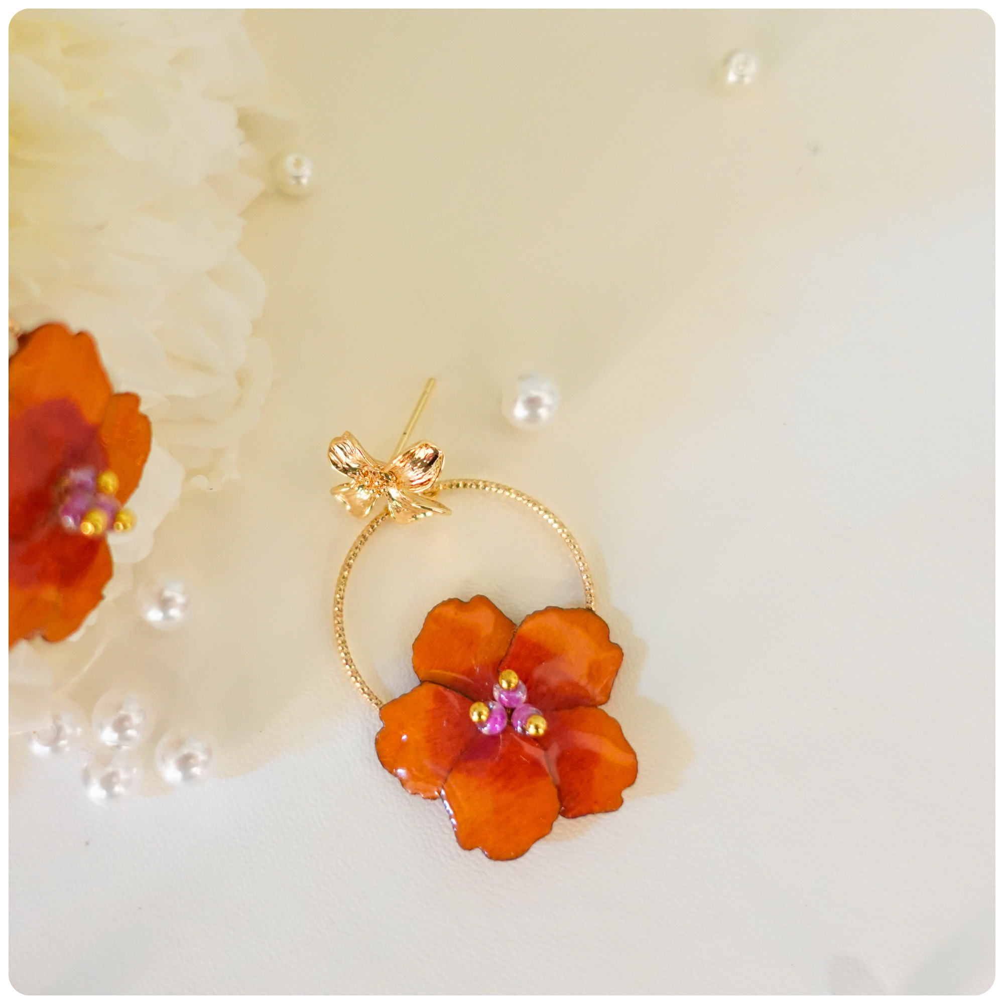 Boucles d'oreilles Sakura Orange sur anneau doré