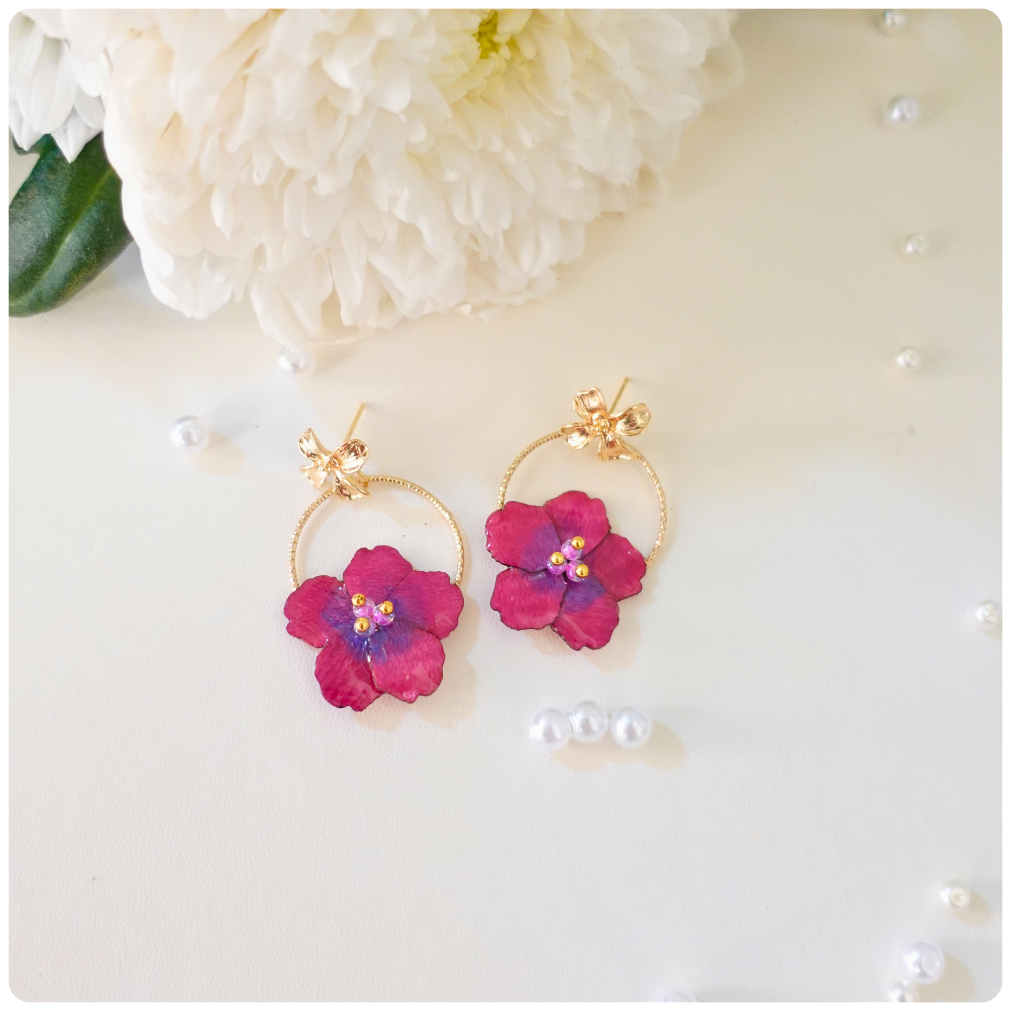 Boucles d'oreilles Sakura Rose sur anneau doré