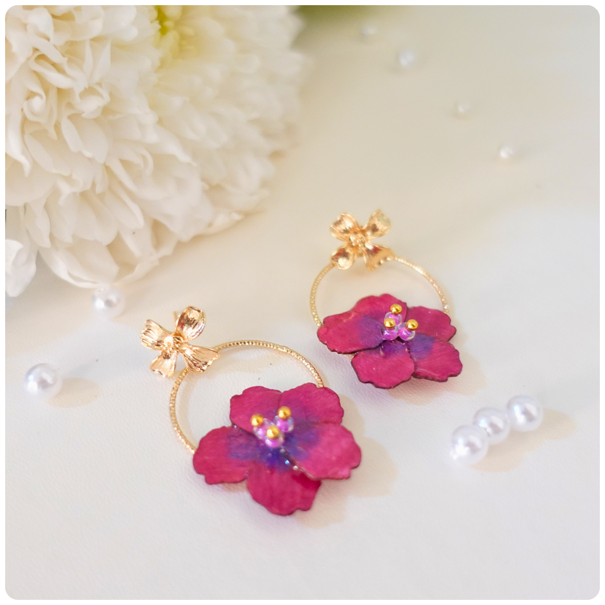 Boucles d'oreilles Sakura Rose sur anneau doré