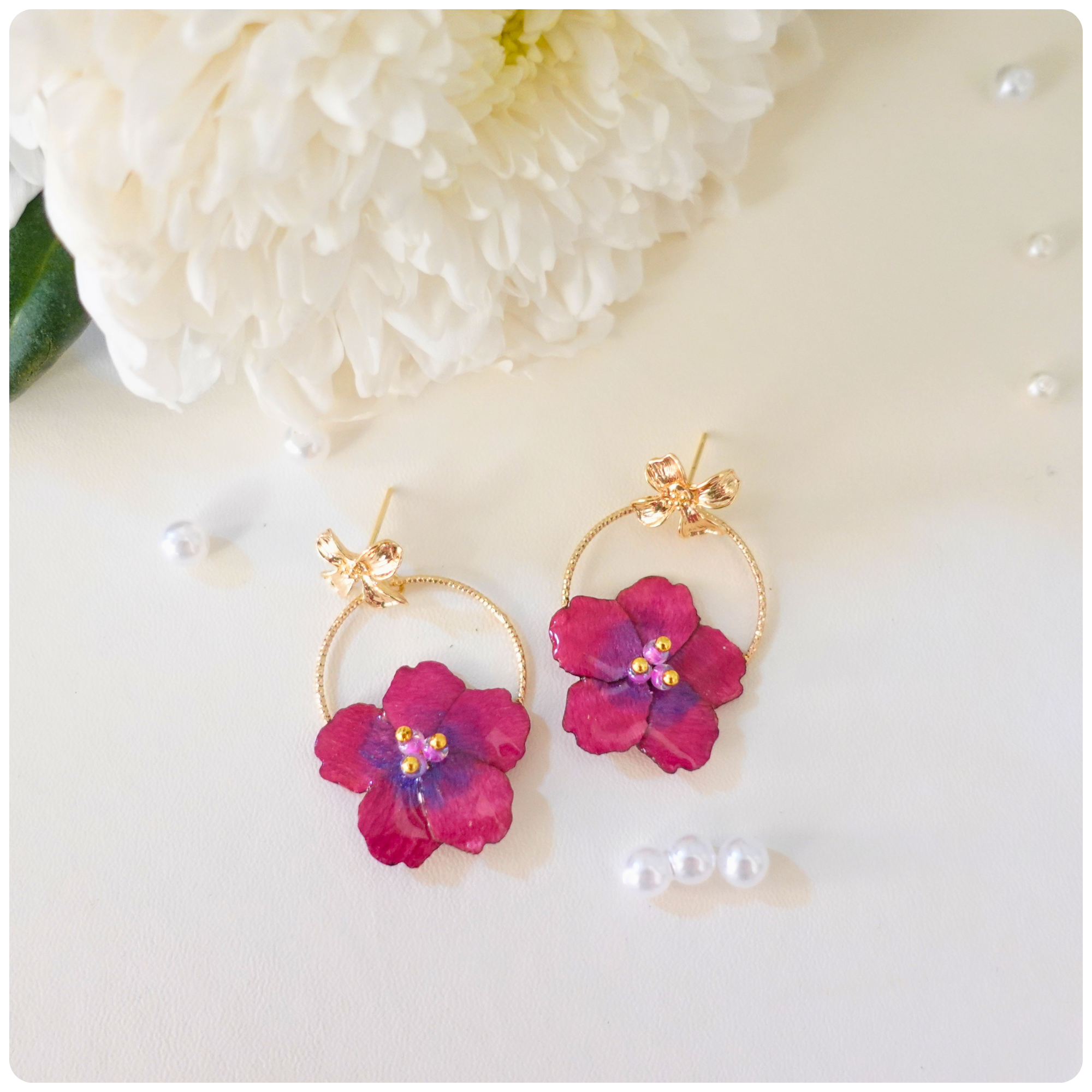 Boucles d'oreilles Sakura Rose sur anneau doré