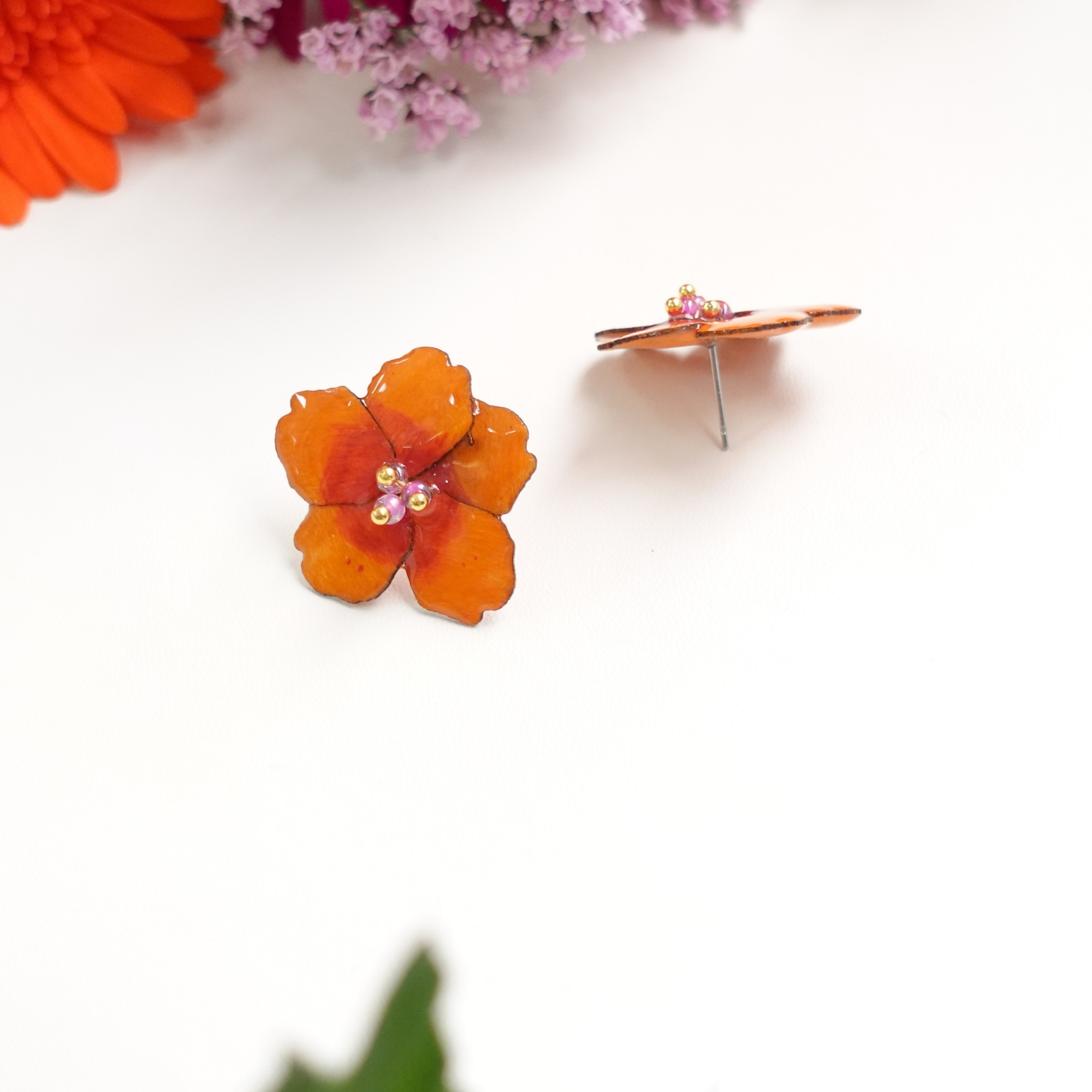 Boucles d'oreilles Orange Sakura en bois – Inspirées des fleurs de cerisier japonais