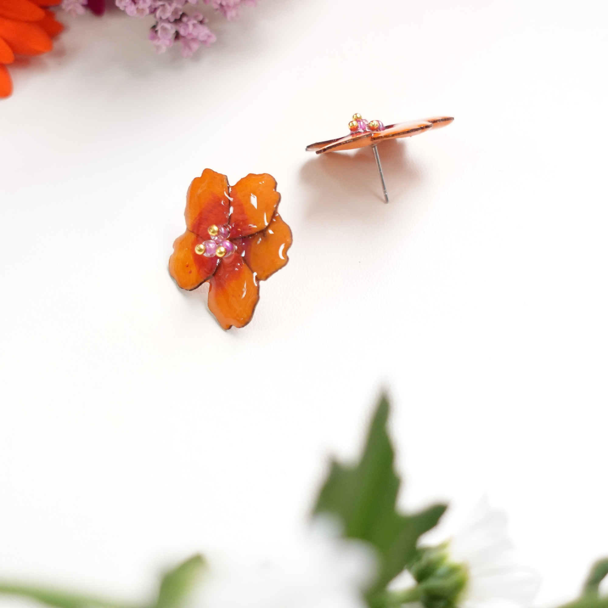 Boucles d'oreilles Orange Sakura en bois – Inspirées des fleurs de cerisier japonais