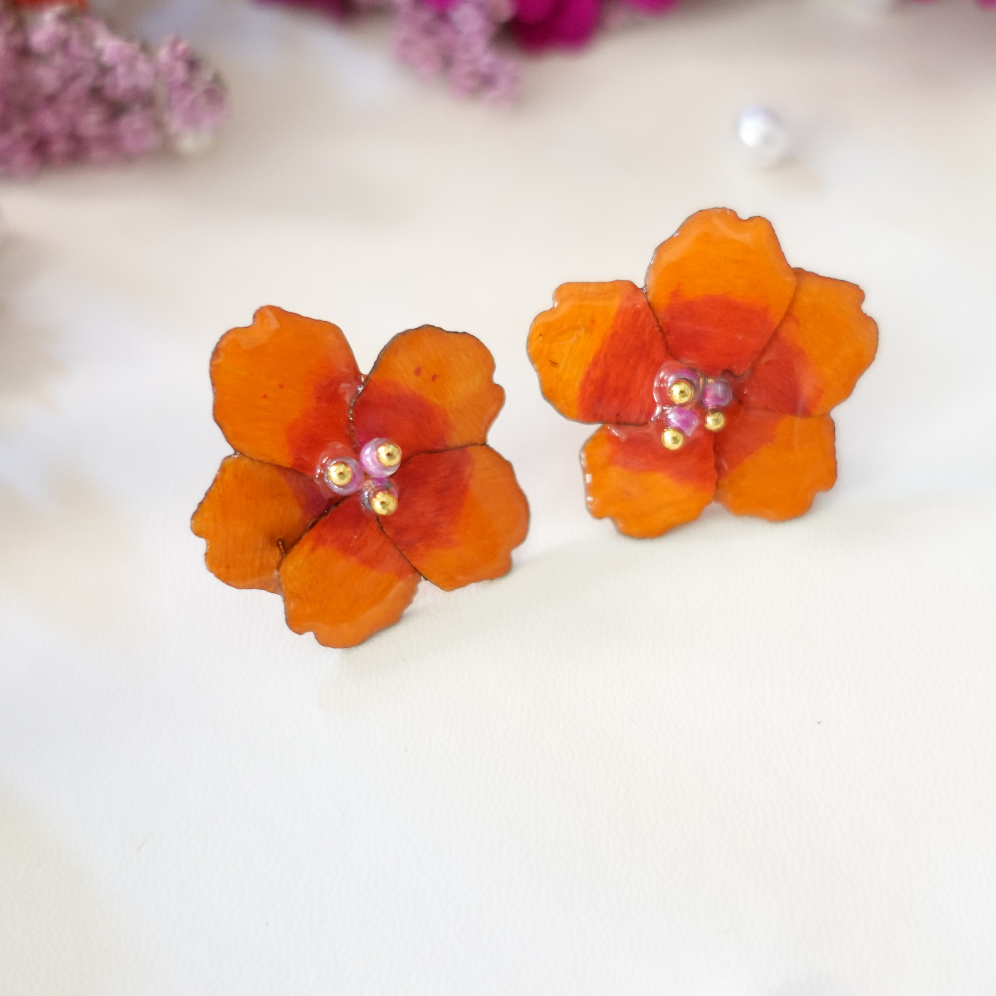 Boucles d'oreilles Orange Sakura en bois – Inspirées des fleurs de cerisier japonais