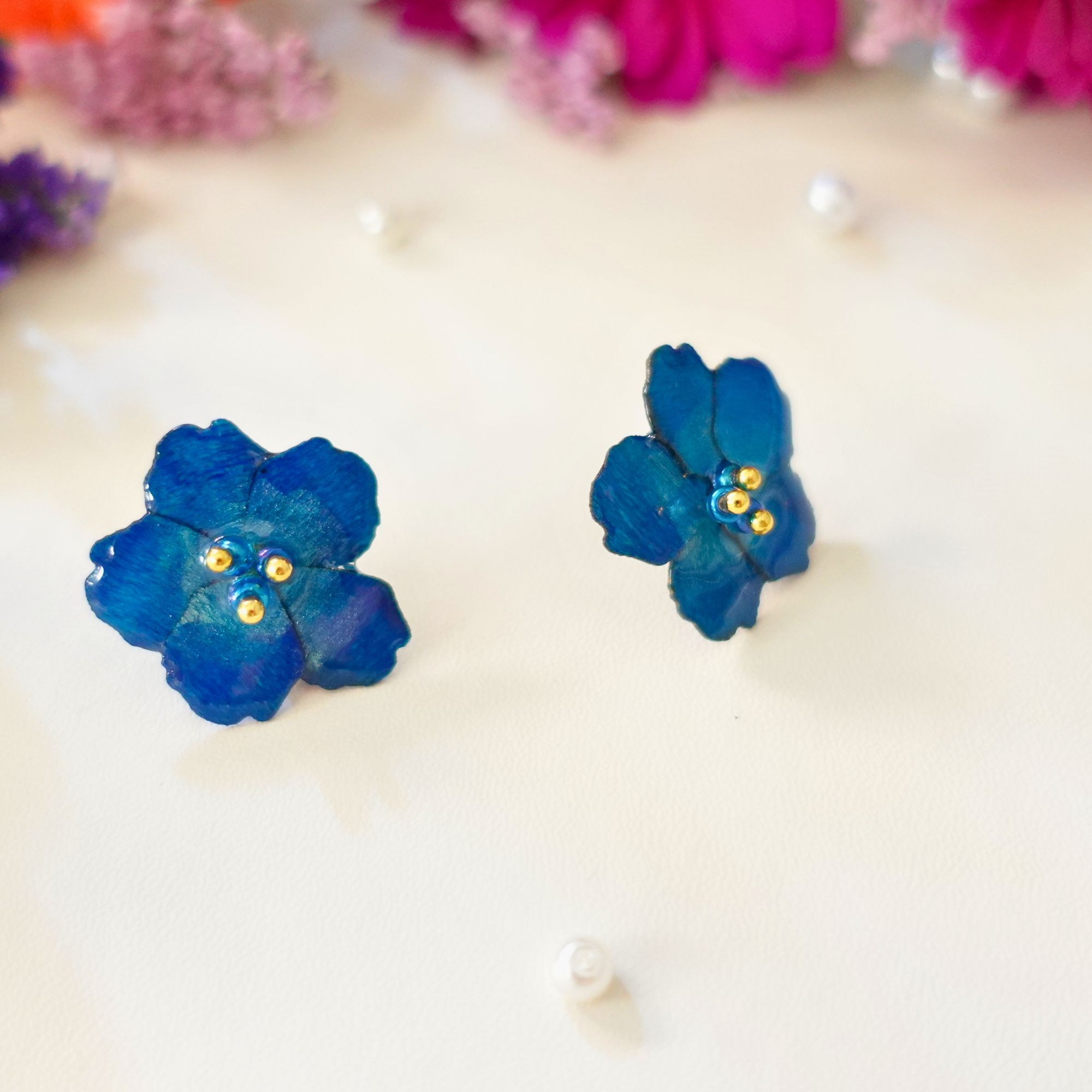 Boucles d'oreilles Bleue Sakura en bois – Inspirées des fleurs de cerisier japonais
