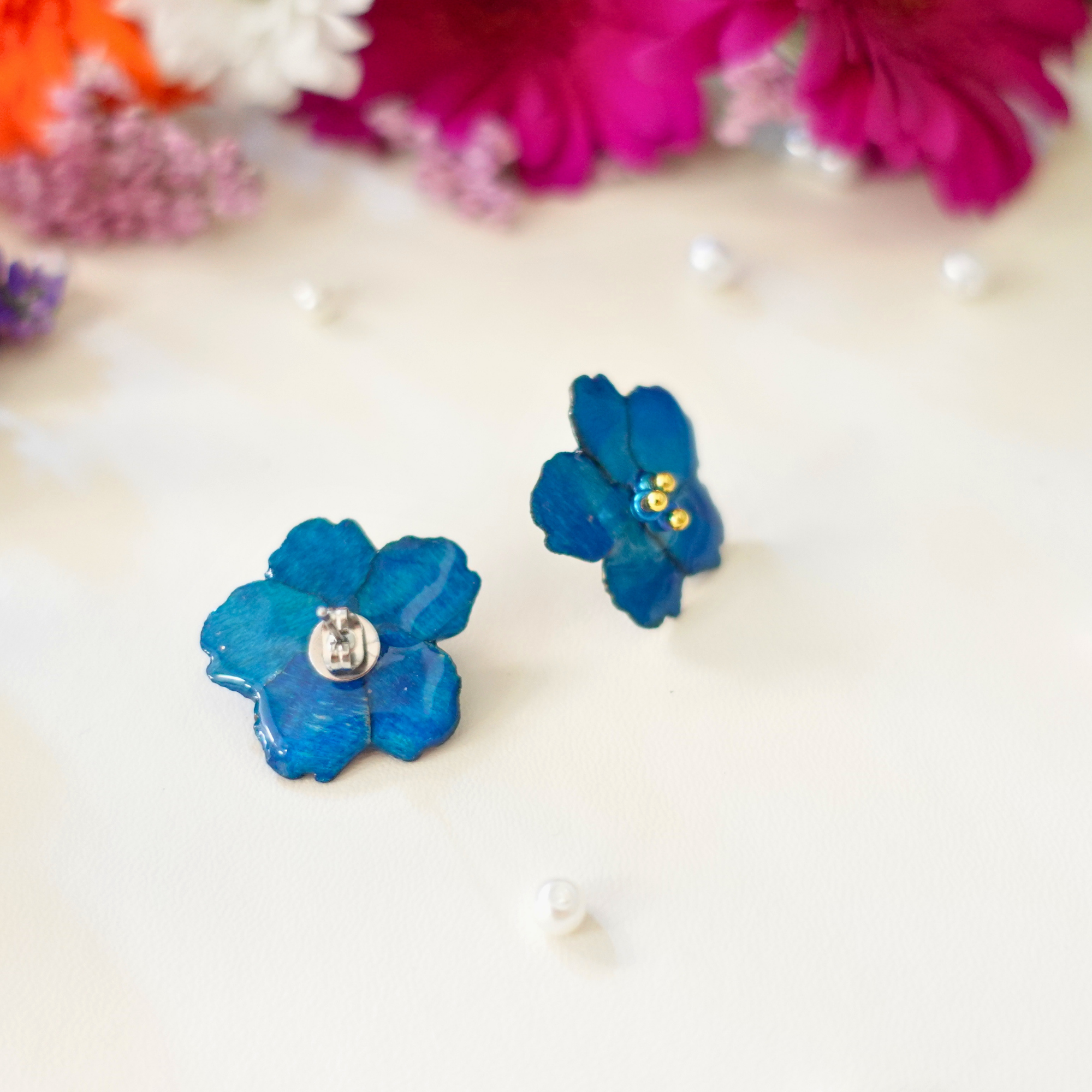 Boucles d'oreilles Bleue Sakura en bois – Inspirées des fleurs de cerisier japonais