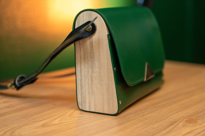 Sac en cuir et bois vert bouteille