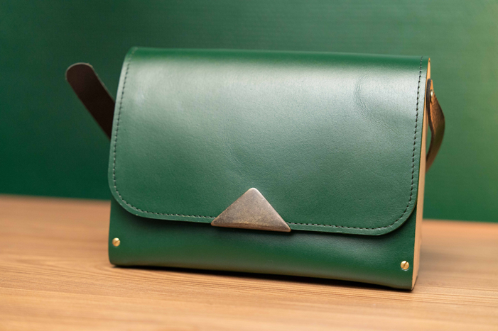 Sac en cuir et bois vert bouteille